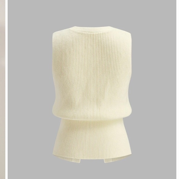 Metal Buckle Waisted Sweater Vest - Picture 4 of 4